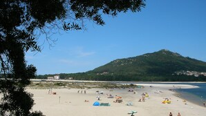 A beach with a mountain in the background, clear skies, and people enjoying the sand. - Elegant Villa, Caminha. Pool & large garden. Near market towns & beaches. (Caminha)