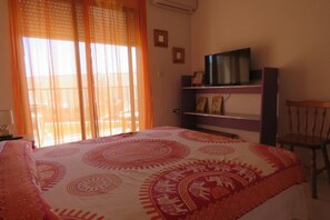 3 chambres, fer et planche à repasser, Wi-Fi, draps fournis