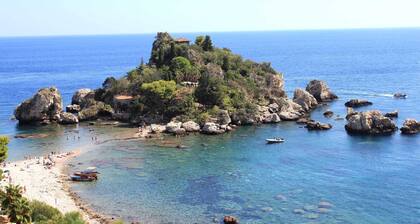 Casa della Ghiacciaia: belle maison de pĂȘcheur en front de mer Ă Capo d'Orlando