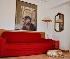 Fernseher, Bücher, Stereoanlage