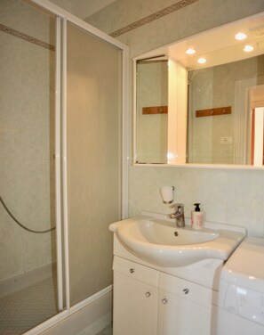 Shower, hair dryer, towels, toilet paper