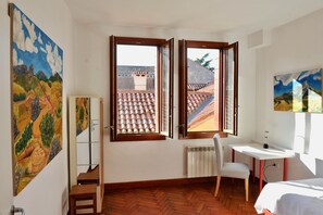 3 chambres, fer et planche à repasser, Wi-Fi, draps fournis