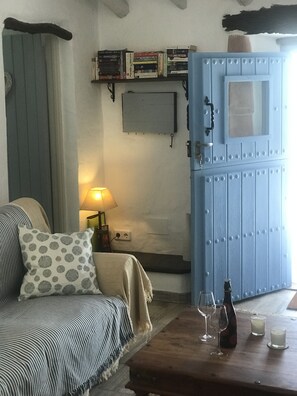 Smart-TV, DVD-spiller og bøker