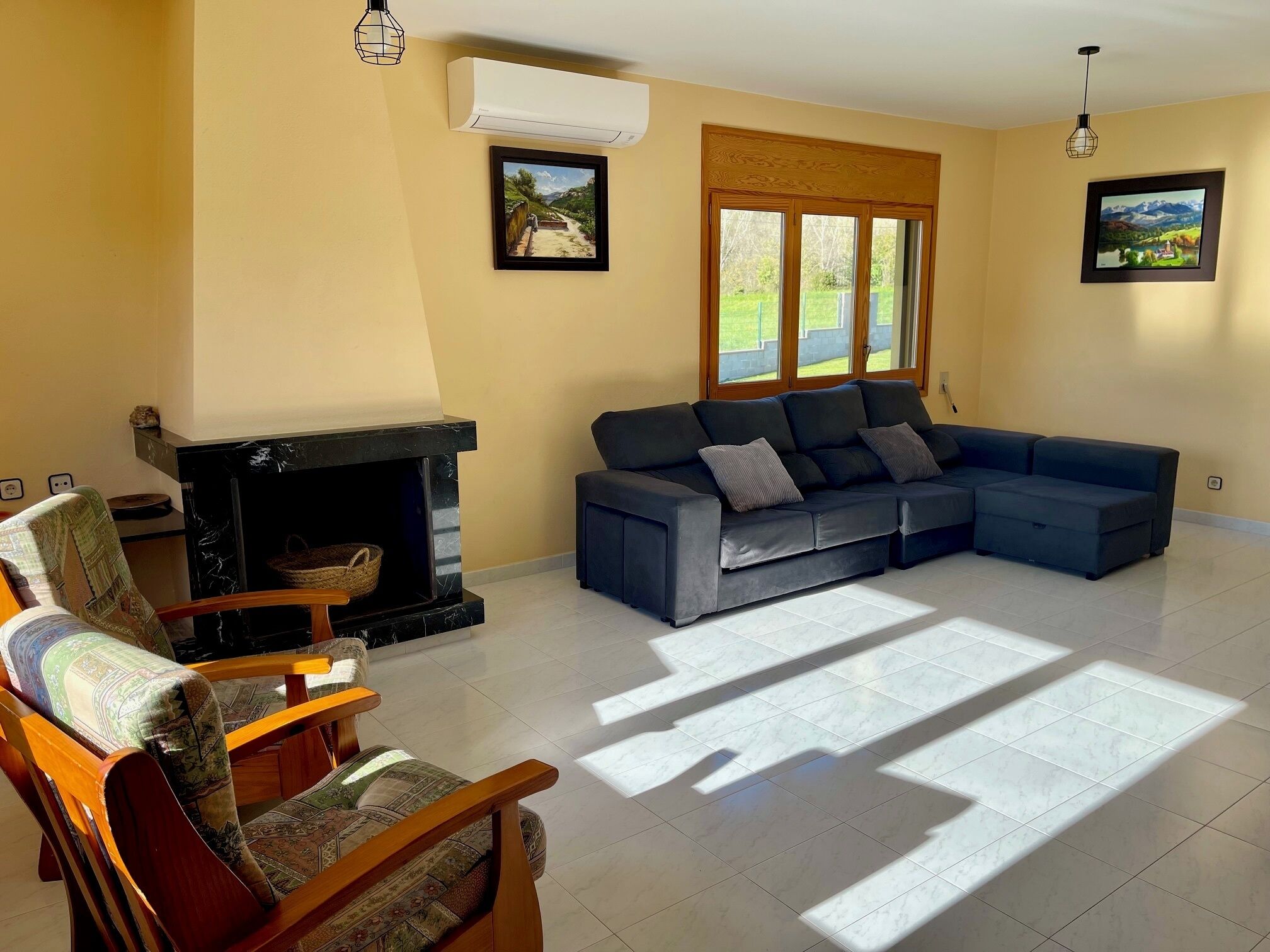 Smart TV, fireplace, table football, ping pong