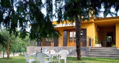 Casa rural (alquiler íntegro) La Roureda para 12 personas con piscina privada