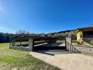 Property grounds - Self catering La Roureda for 12 people (Sant Martí de Llémena)