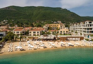 Una spiaggia nelle vicinanze
