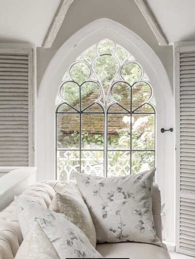 A magical and romantic getaway near Windsor Castle and beside Windsor Great Park