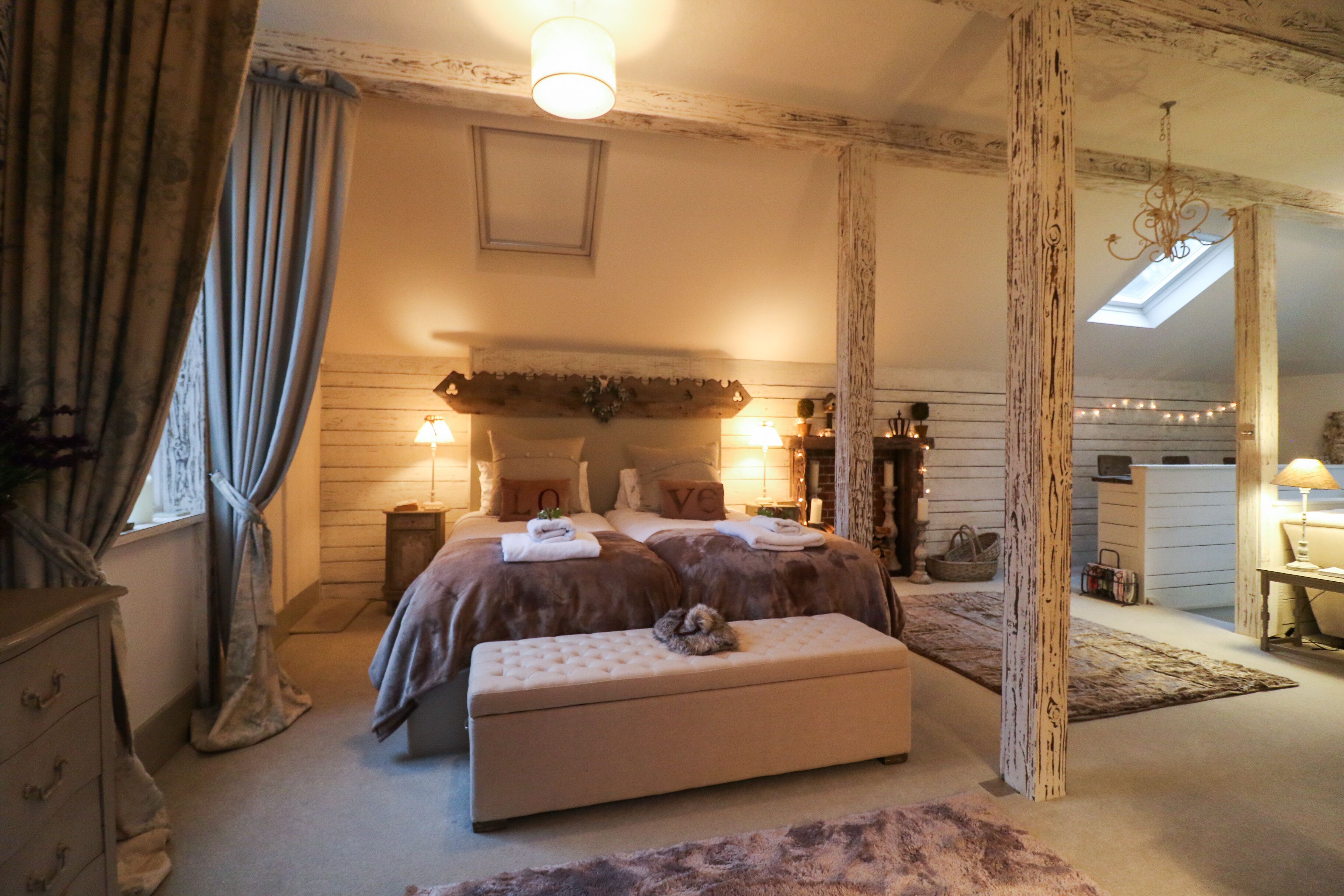 A magical and romantic getaway near Windsor Castle and beside Windsor Great Park