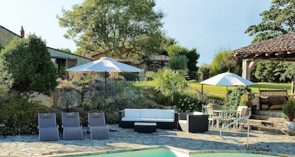 Secluded Perigordine Farmhouse in Monbazillac, Near Bergerac. Large Heated Pool.