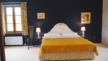 6 chambres, bureau, fer et planche Ă repasser, lit parapluie