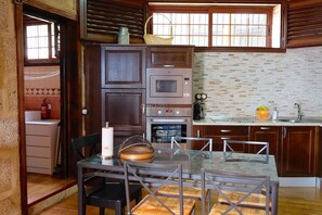 Fridge, microwave, oven, dishwasher - Charming Two-Bedroom Country House with Heated Pool (Arico)