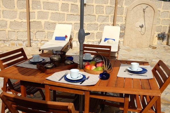 Outdoor dining - Charming Two-Bedroom Country House with Heated Pool (Arico)