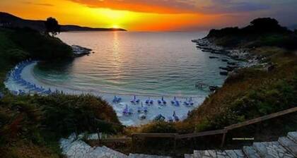 Kassiopi, villa privée avec vue sur la mer, entiÚrement certifiée EOT