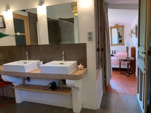 Shower, hair dryer - At the foot of the Luberon, authentic 18th century Mas. stone with pool (Cheval-Blanc)