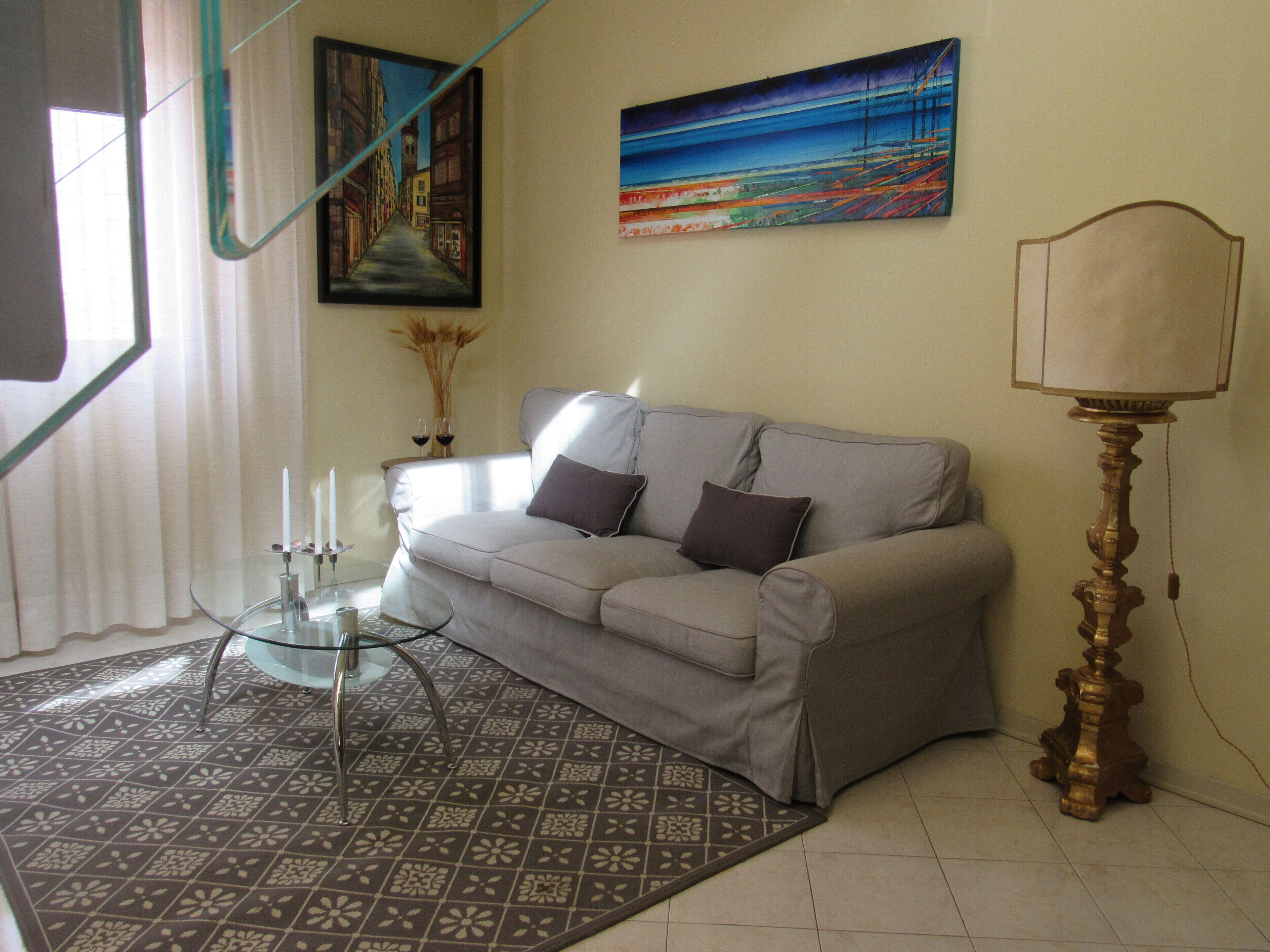  Apartment With Terrace + Private Parking+wifi and AC, close to Lucca downtown