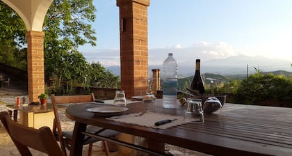 ¡El lugar más relajante en el que hemos estado! Vistas excepcionales. Montañas y mar