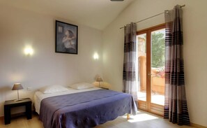 5 dormitorios, tabla de planchar con plancha, wifi gratis y ropa de cama