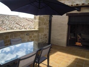 تناول الطعام بالخارج