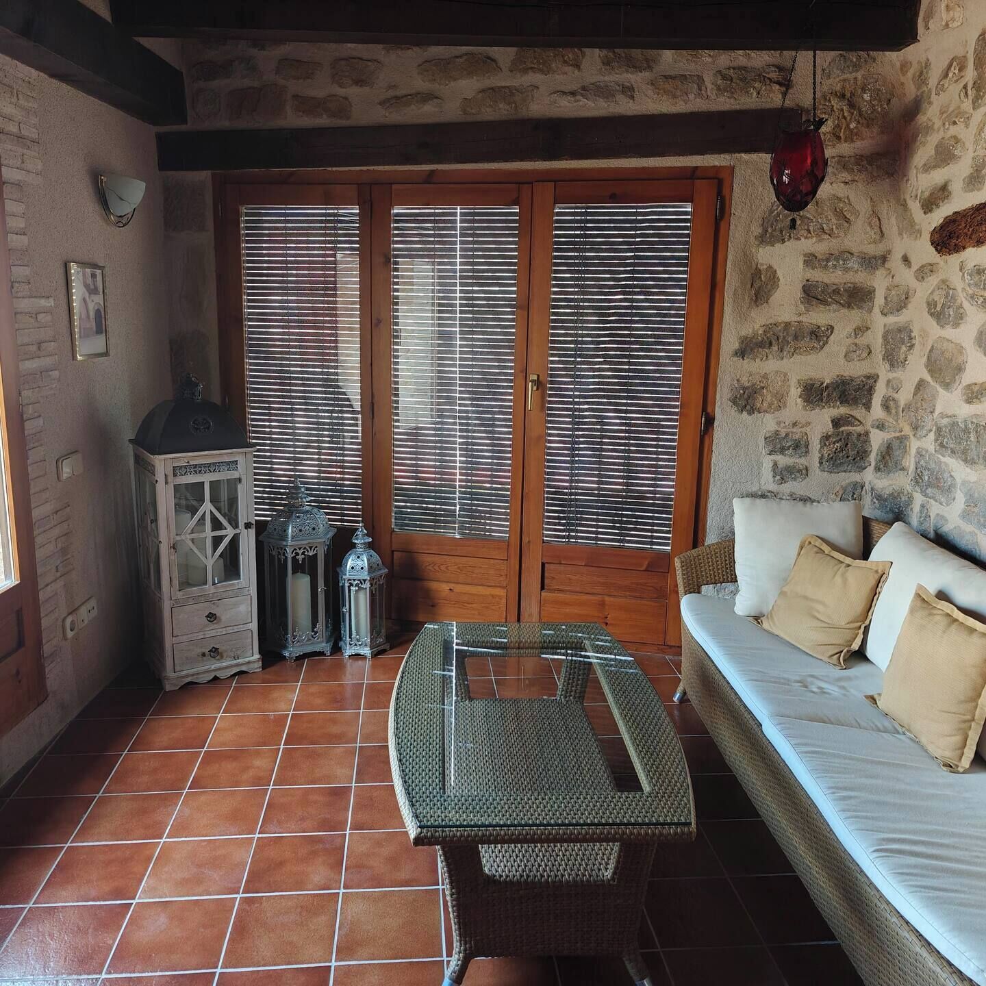 Smart-TV, DVD-Player, Tischfußball, Bücher