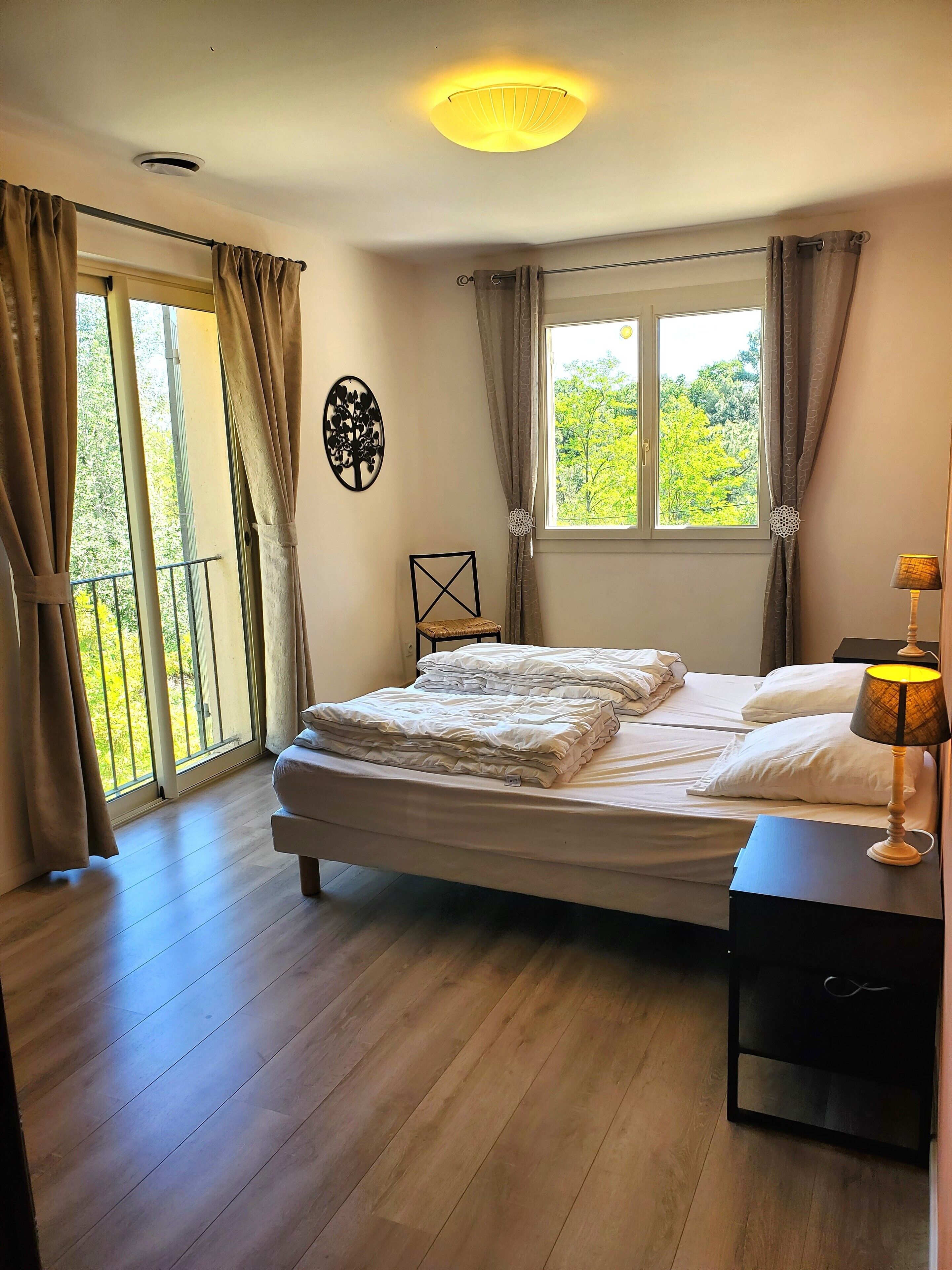 6 bedrooms, iron/ironing board, travel cot, free WiFi