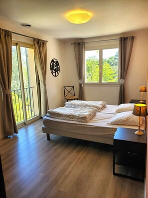 6 bedrooms, iron/ironing board, travel cot, free WiFi