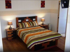 In-room safe, free WiFi, bed sheets - Brighit's House (Cusco)