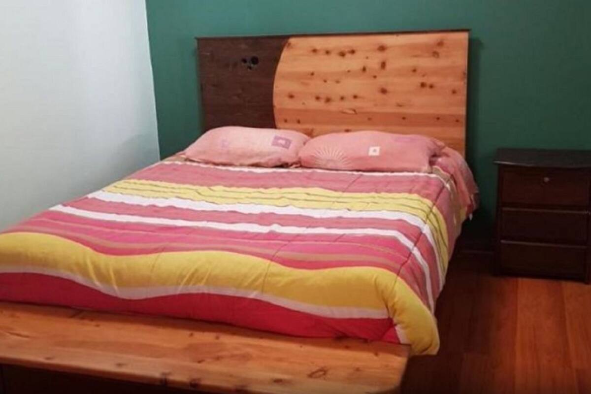 In-room safe, WiFi (free), bed sheets