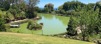 4 Bedroom Townhouse With Pool Close To Town, Beach And Park - Free WiFi