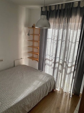 4 chambres, fer et planche à repasser, Wi-Fi gratuit, draps fournis
