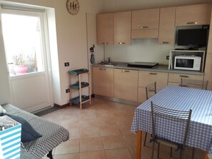 Interior - Little VILLA WITH GARDEN, 400 m from the sea, in Deiva Marina, near the 5 Terre (Deiva Marina)