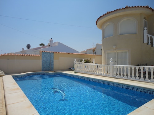 Comfortable villa with private swimming pool and garden at 3km from the beach