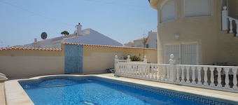 Comfortable villa with private swimming pool and garden at 3km from the beach