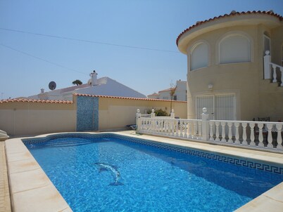 Comfortable villa with private swimming pool and garden at 3km from the beach