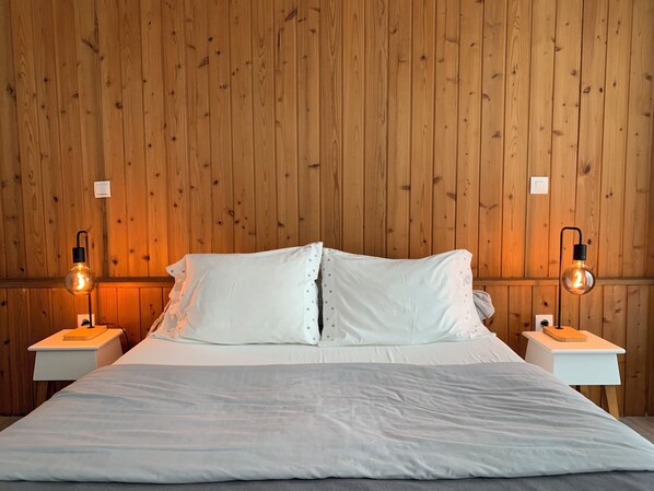 1 bedroom, iron/ironing board, free WiFi, bed sheets - "... one of the best bargains on airbnb." (Praia da Vitória)