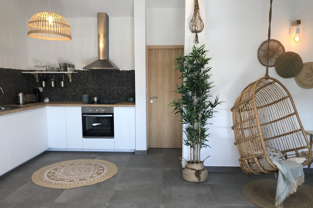 House on the river: Bico das flores 1