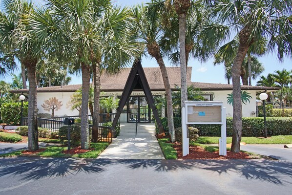 Pool Club House