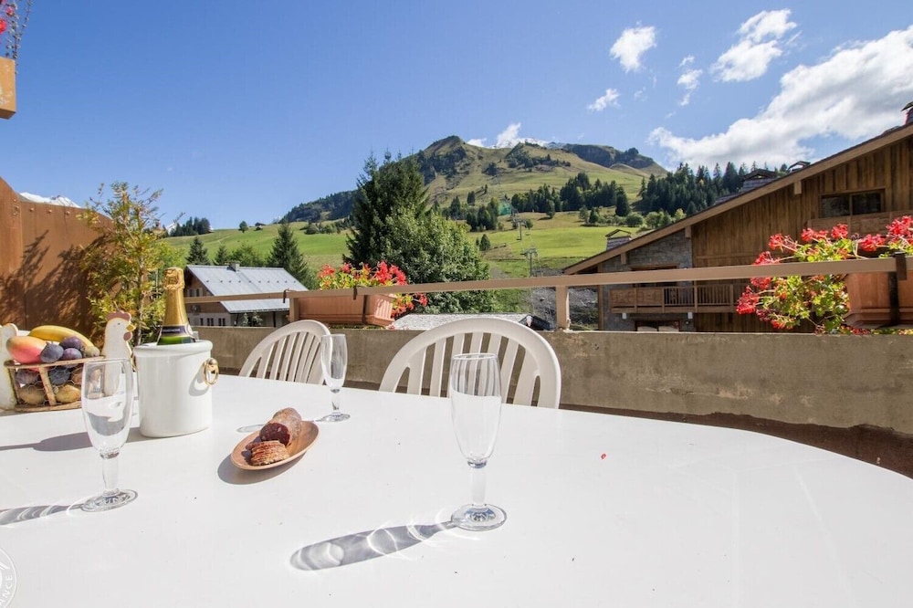 Spacious apartment, 5 minutes walk from the alpine ski slopes