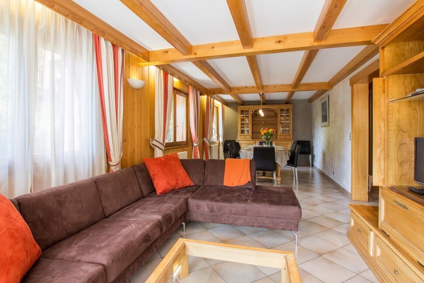 Spacious apartment, 5 minutes walk from the alpine ski slopes