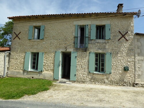 Charmingly renovated and beautifully presented old stone cottage. 