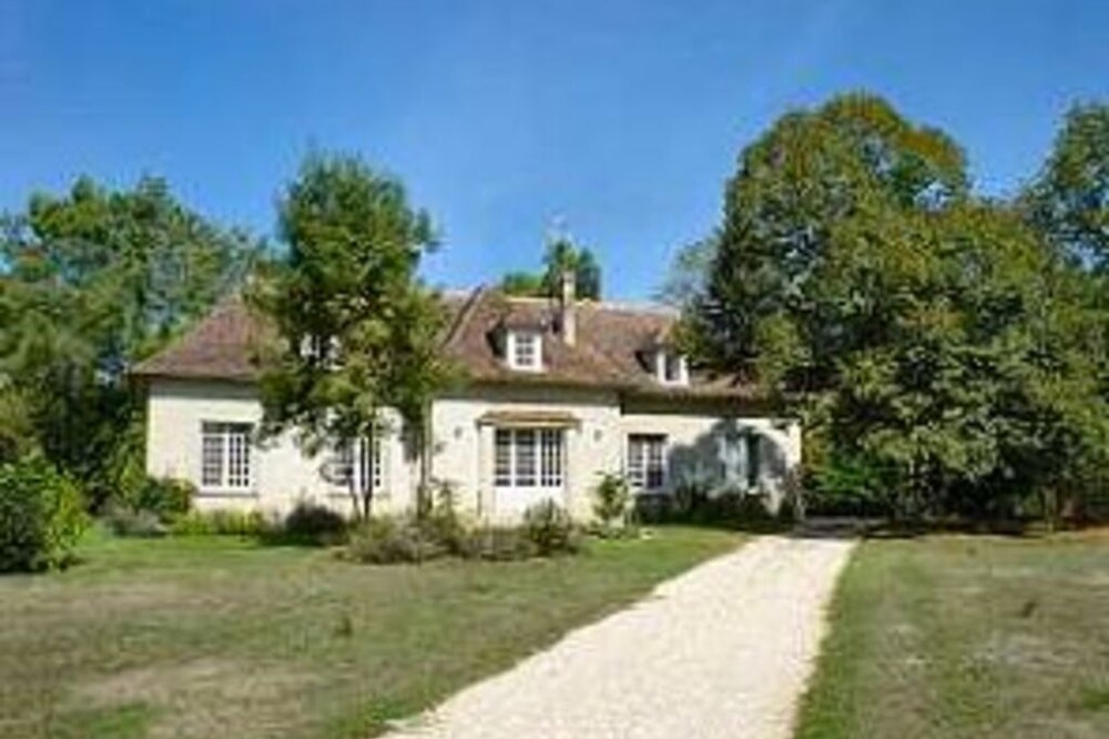 House with Pool Bordering the Dordogne River