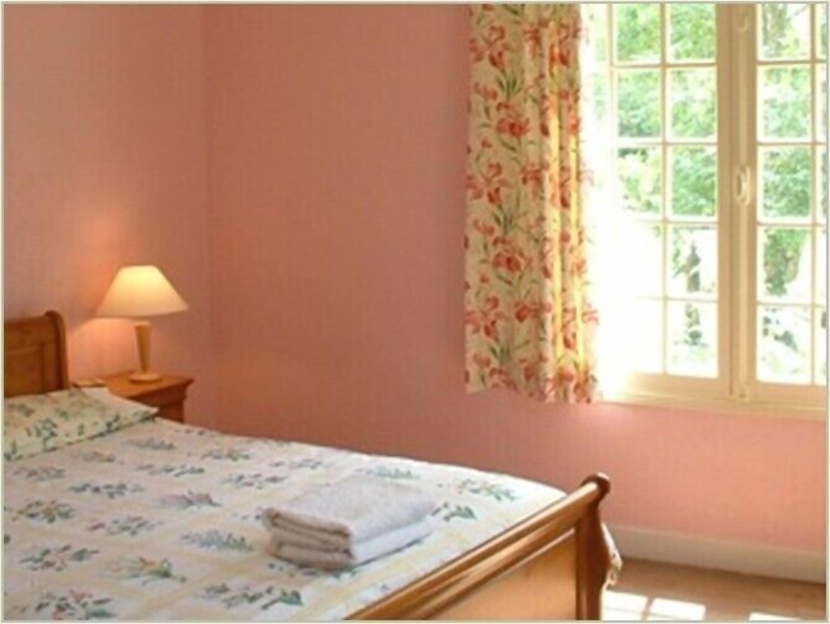 House with Pool Bordering the Dordogne River