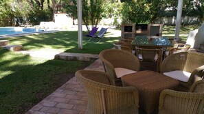 Outdoor dining - Luxury villa with large garden and pool, next to the golf course and near the beach (Vilamoura)