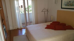4 bedrooms, iron/ironing board, WiFi, bed sheets - Luxury villa with large garden and pool, next to the golf course and near the beach (Vilamoura)