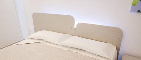 Camera (B) | Una scrivania, insonorizzazione, culle/letti per bambini (gratuiti)