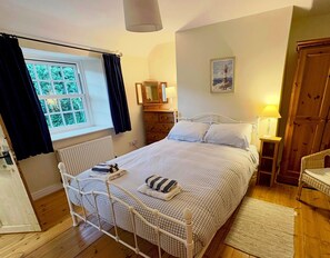 4 chambres, fer et planche à repasser, Wi-Fi gratuit, draps fournis