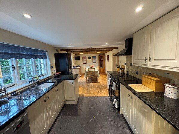 Private kitchen - Wonderful family house in historic Cornish village by Port Isaac, Padstow & Rock (Bodmin)