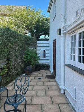 Terrace/patio - Wonderful family house in historic Cornish village by Port Isaac, Padstow & Rock (Bodmin)