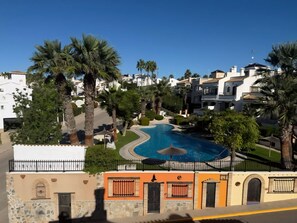 Exterior - Immaculate Well Equipped Villa with FREE Wi-Fi and beautiful Communal Pool (Orihuela Costa)
