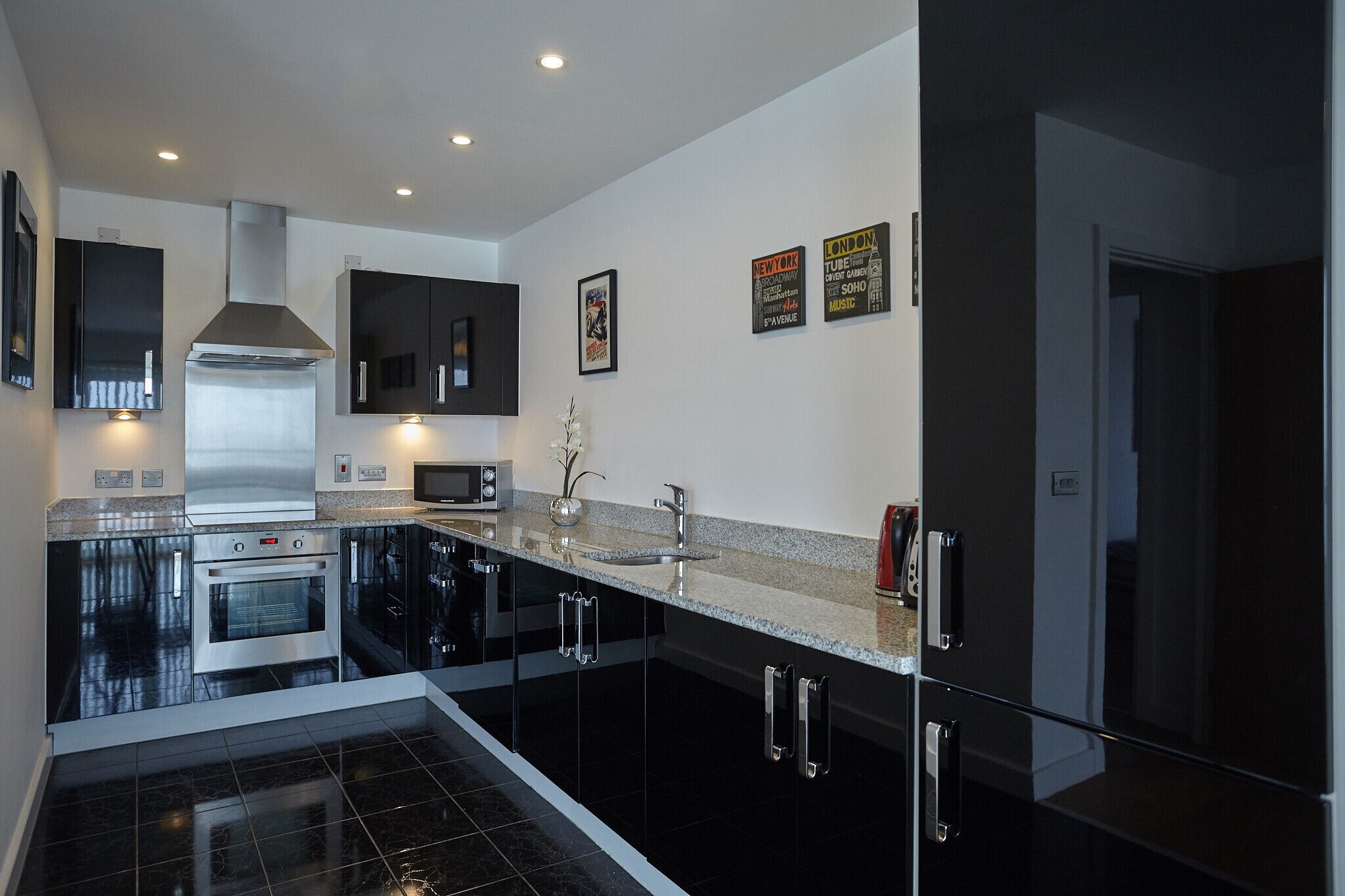 Modern Three bedroom apartment R0168